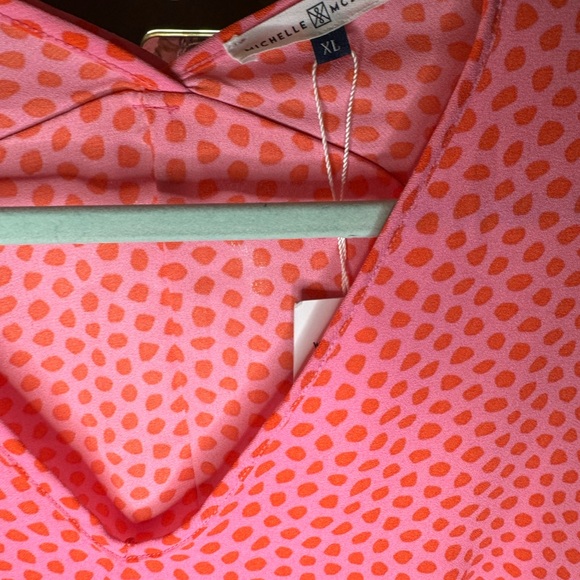 Michelle McDowell v neck xl - Picture 3 of 7